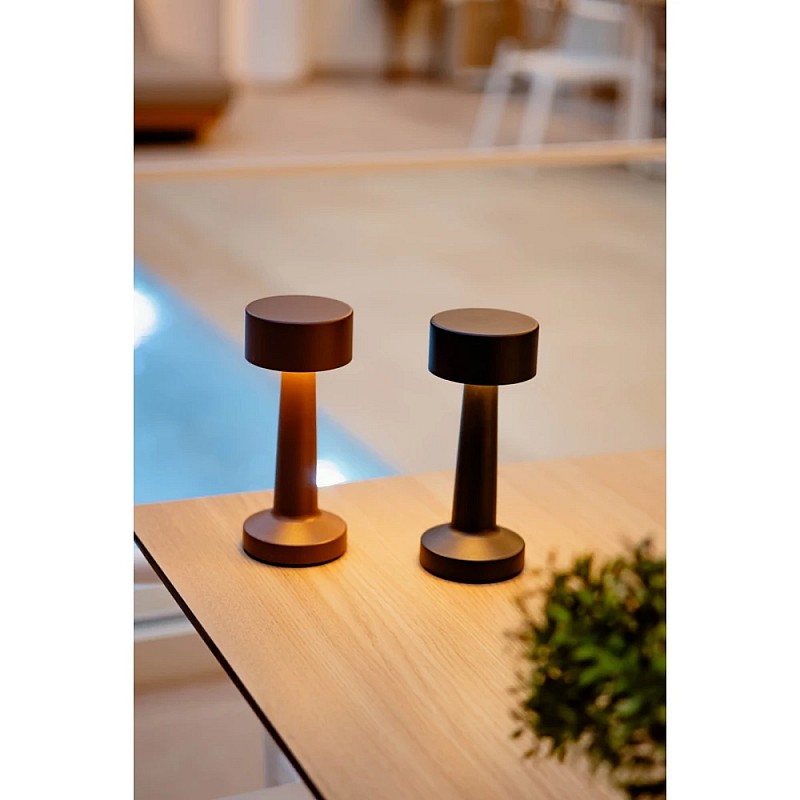 Επιτραπέζιο φωτιστικό από μέταλλο σε χρώμα καφέ 9x9x21