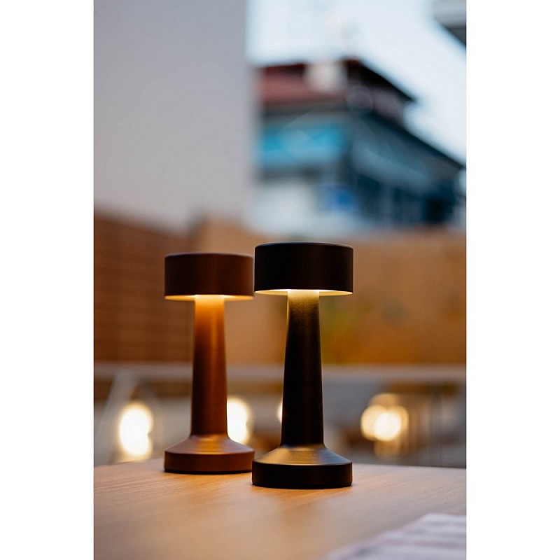 Επιτραπέζιο φωτιστικό από μέταλλο σε χρώμα μαύρο 9x9x21