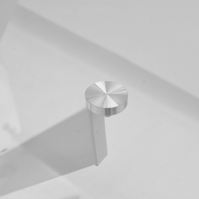 Τραπέζι Antoro Pakoworld Γυαλί Και Μεταλλικά Πόδια Σε Λευκή Απόχρωση Φ80X75Εκ